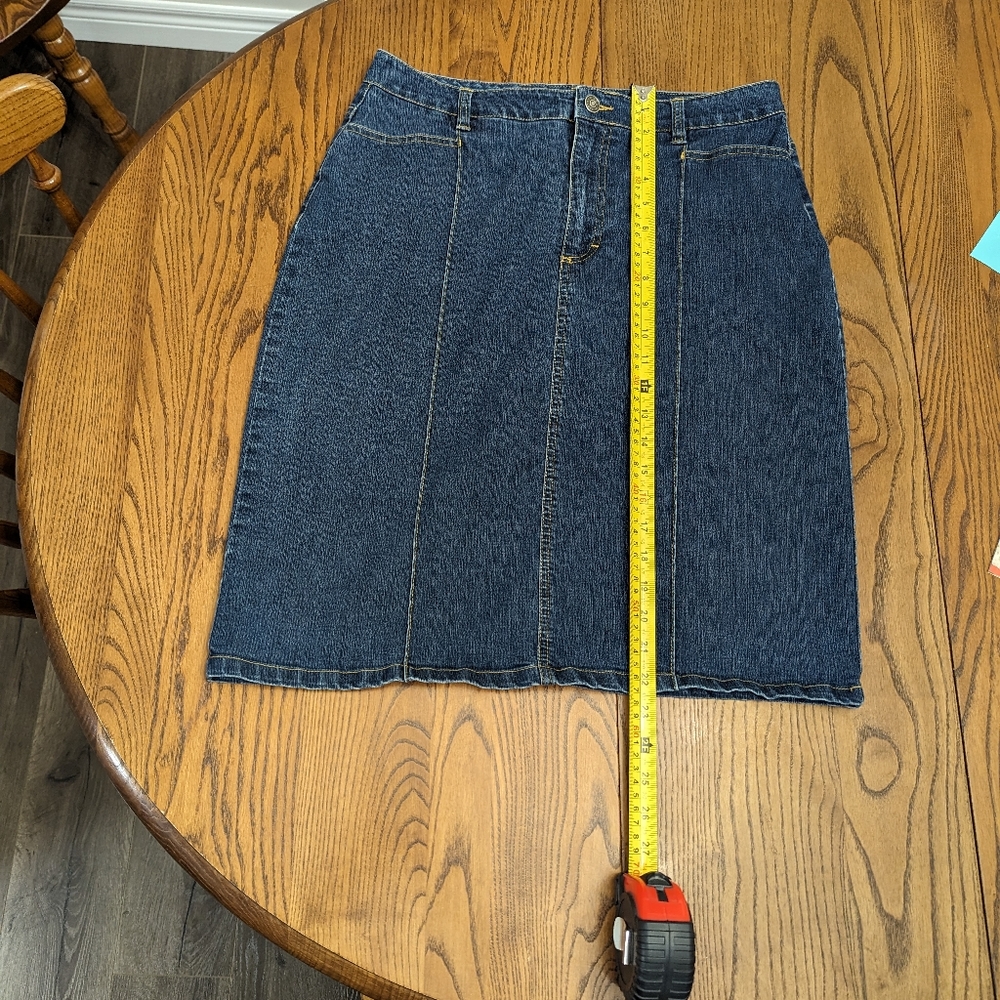 𝅺Gloria Vanderbilt stretch denim skirt. Missy size 12
